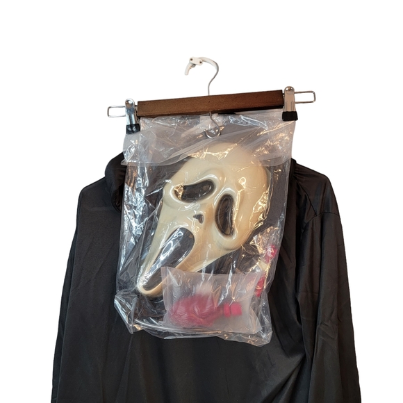 Ghost Face Bleeding Mask Vintage Scream Movie Inspired Chostume NWT - Picture 2 of 15